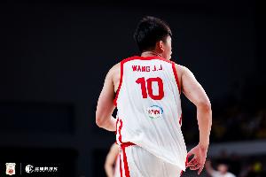 替補出戰！王俊傑半場8分鍾3中1拿到3分3板 正負值+13