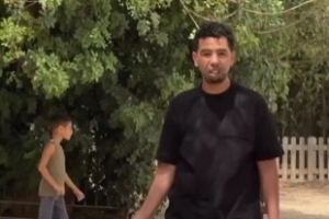 衝突！亞馬爾父親不滿被記者拍：別拍我了，要我把你的手機扔掉嗎