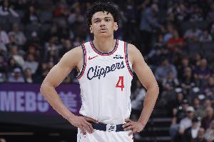 火氣很大！桑德斯12中6拿下18分6板2助1斷 參與衝突吃T