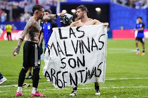 科貝：FIFA將對舉馬島橫幅的阿根廷球員處罰，世界杯結束後做出