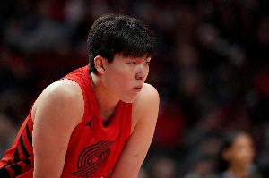 媒體人：楊瀚森不是不能搶好籃板球 是態度問題 再不進步會被淘汰
