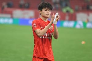 東體：楊希、李帥等人身背三黃，若本輪染黃將無緣上海德比