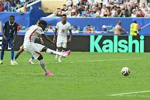 薩卡本場數據：帽子戲法，5射4正，3次關鍵傳球，評分9.5分