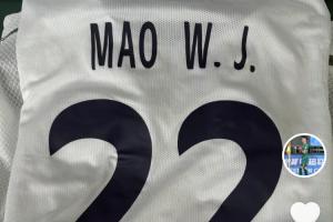 各進一球！浙江3-2英博賽後，王鈺棟社媒曬毛偉傑球衣