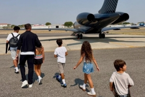 超幸福！！41歲C羅社媒曬與5個孩子一同出行：快樂的爸爸❤️