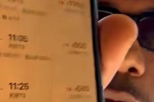 小卡：我訂票了！你小子在武漢等住！我要把你們防得看不見籃筐